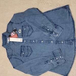 NWT Cutter & Buck Denim      Green Bay Packers Pearl Snap Shirt